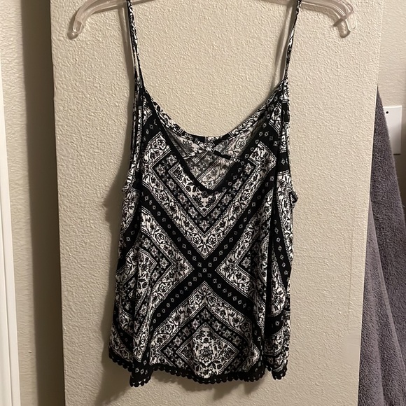 Black and white tank top - Picture 2 of 2